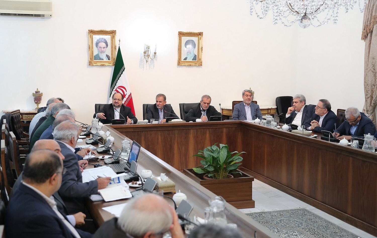 بررسی کاهش فقر مطلق در جلسه ستاد اقتصاد مقاومتی