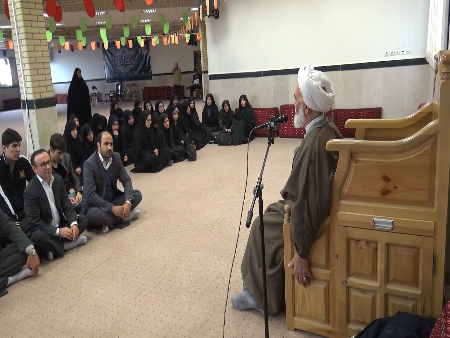 دیدار دانشجویان فنی و حرفه ای با امام جمعه همدان