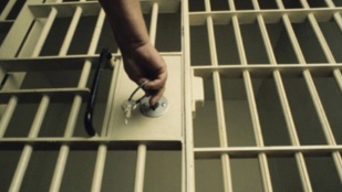 آزاد شدن 12 زندانی  زن