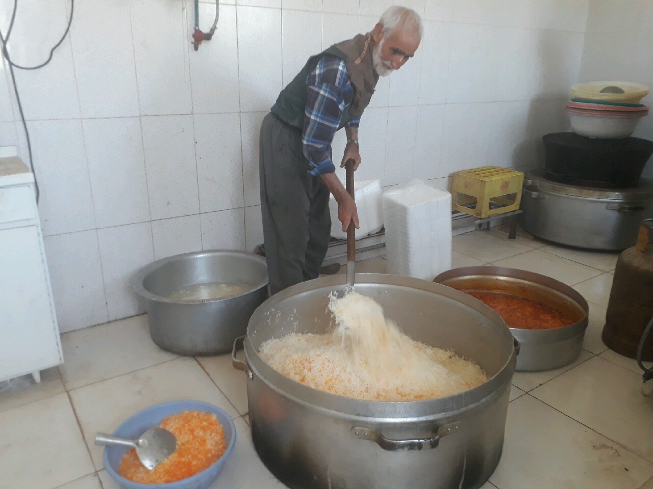 توزیع 200 وعده غذای گرم بین محرومان سربیشه