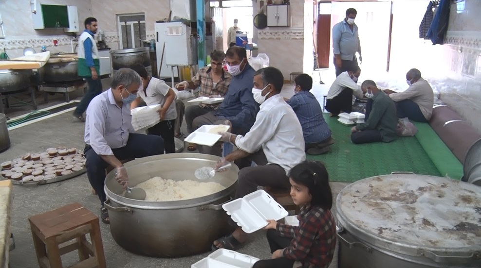 توزیع غذای گرم در میبد توزیع غذای گرم در میبد