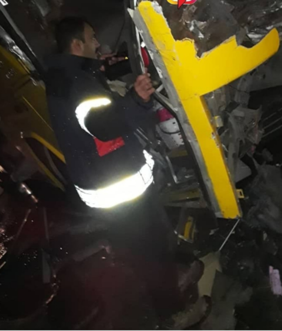 ۱۵ مصدوم در تصادف اتوبوس و تریلر ۱۵ مصدوم در تصادف اتوبوس و تریلر