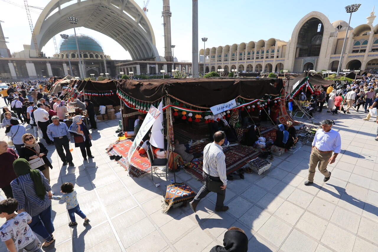 ۱۴۰۰ غرفه در عرضه محصولات صنایع دستی و صنایع خوراکی و البسه در نمایشگاه روستا آباد ۱۴۰۰ غرفه در عرضه محصولات صنایع دستی و صنایع خوراکی و البسه در نمایشگاه روستا آباد