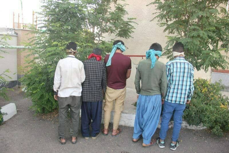 کارفرمایان از بکارگیری اتباع خارجی خودداری کنند