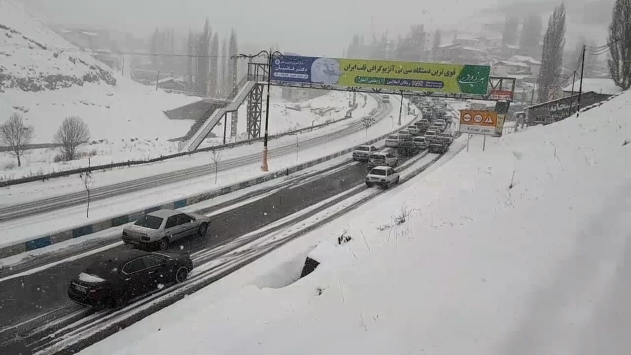 بارش برف شدید و لغزندگی جاده های مازندران