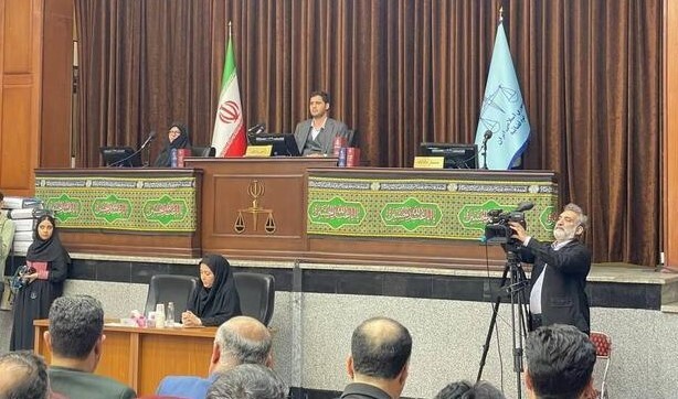 درخواست نوه دکتر مصدق از دادگاه رسیدگی به پرونده کودتای ۲۸ مرداد درخواست نوه دکتر مصدق از دادگاه رسیدگی به پرونده کودتای ۲۸ مرداد