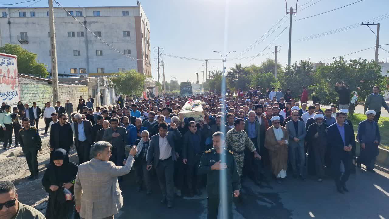 تشییع پیکر شهیدان گمنام در جیرفتدر آستانه شهادت حضرت زهرا(س) مردم قدرشناس جیرفت پیکرپاک دو شهید گمنام دوران دفاع مقدس را تشییع کردند.