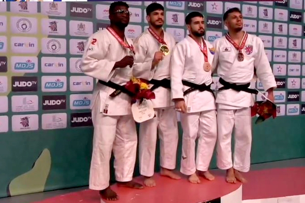 پرهیزگار مرد طلایی شاگردان ممدوف، کسب مقام سومی تیم ایران