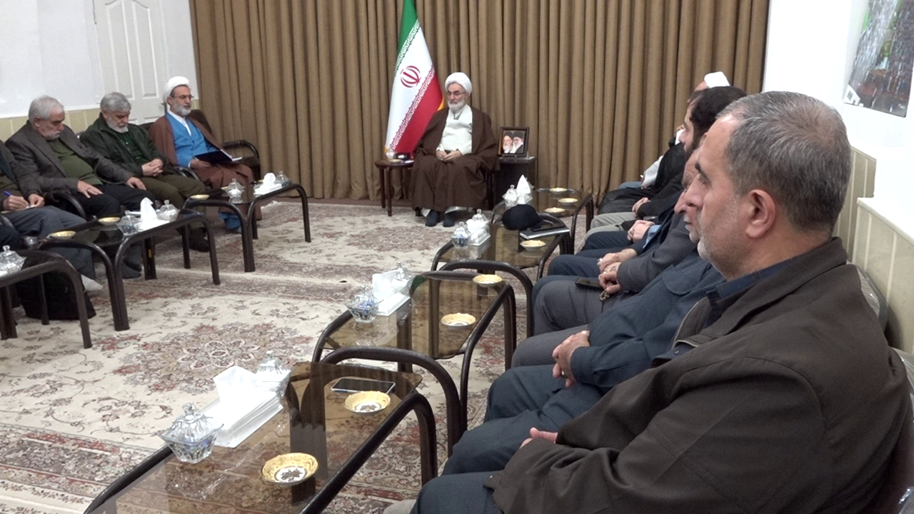 هدف نخست استکبار جهانی از بین بردن ایمان ملت است