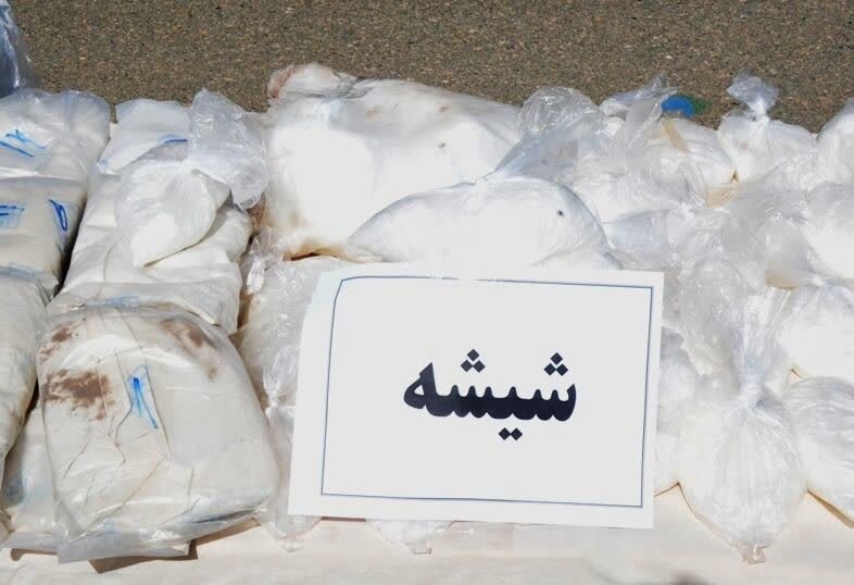 کشف ۸ کیلوگرم شیشه دپو شده در منزل مسکونی در زیرکوه