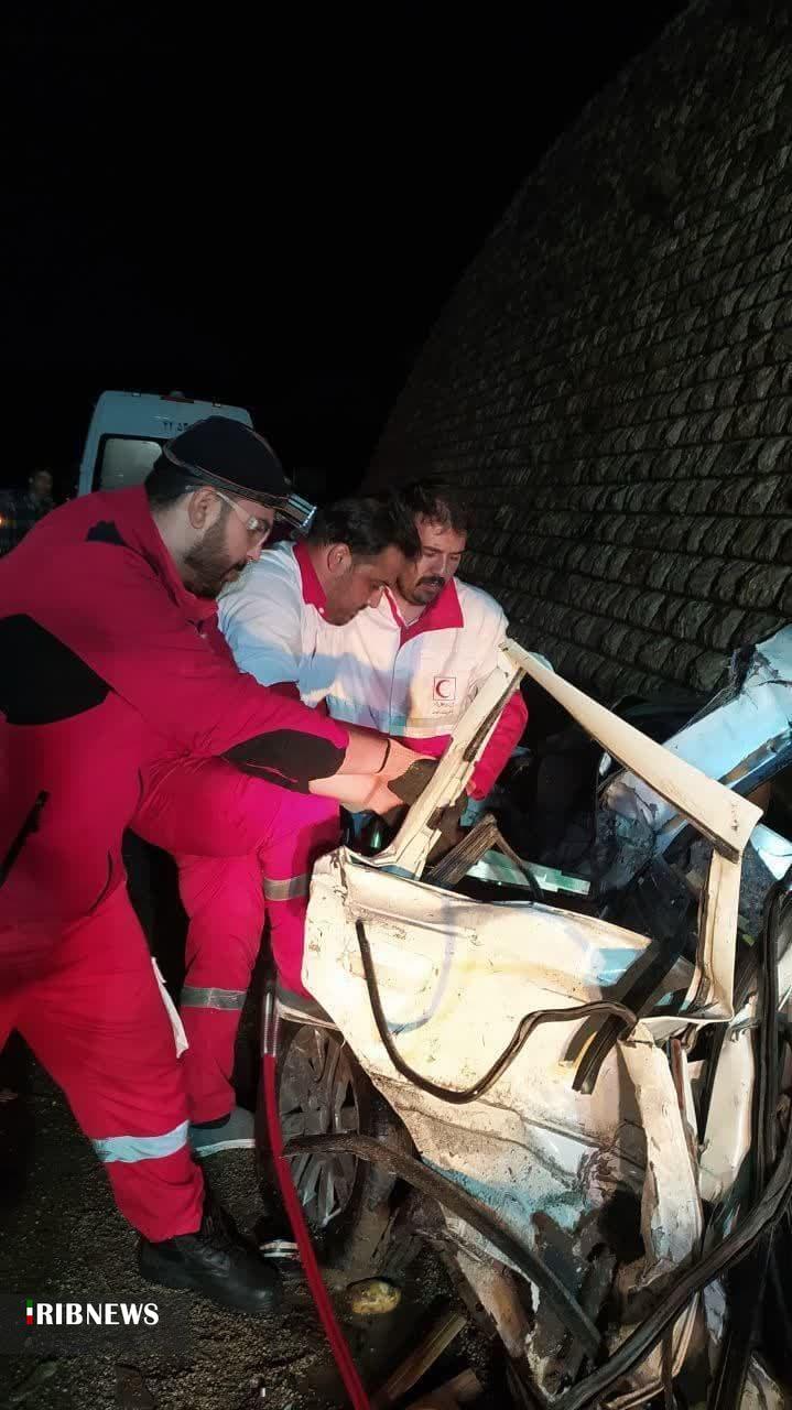 برخورد اتوبوس با پژو پارس در دو راهی دشت جان ۳ نفر را گرفت برخورد اتوبوس با پژو پارس در دو راهی دشت جان ۳ نفر را گرفت