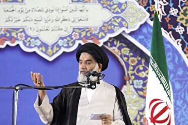 مردم برای دستیابی به سعادت و پیروزی از فرمایشات رهبری پیروی کنند