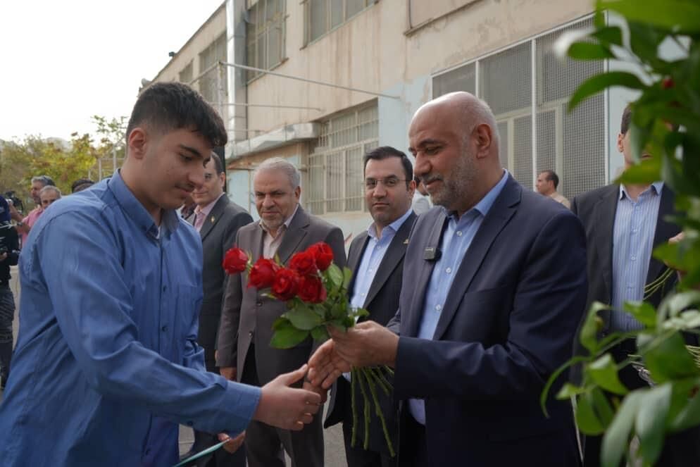 هیچ هنرآموز هنرستانی در ایران یا جهان بیکار نمیماند هیچ هنرآموز هنرستانی در ایران یا جهان بیکار نمیماند