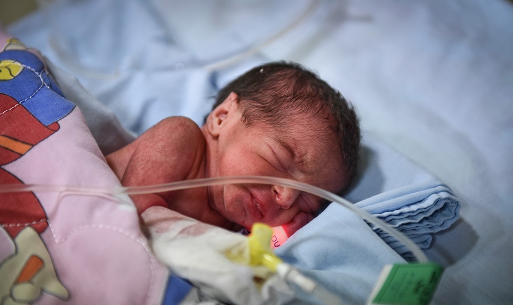 تولد سه نوزاد سالم از والدین مبتلا به ایدز در دزفول