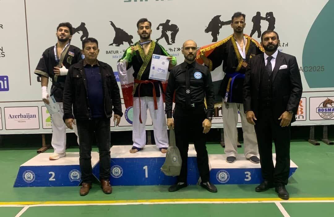 نشان طلای مسابقات ALPAGUT برگردن کونگفوکار بوکانی نشان طلای مسابقات ALPAGUT برگردن کونگفوکار بوکانی