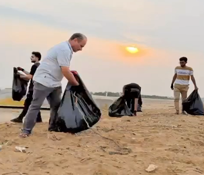 پاکسازی تالاب بندر خمیر از زبالهها پاکسازی تالاب بندر خمیر از زبالهها