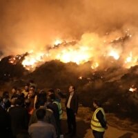 بازدید استاندار خوزستان از روند مهار آتش در شرکت جلگه دز دزفول