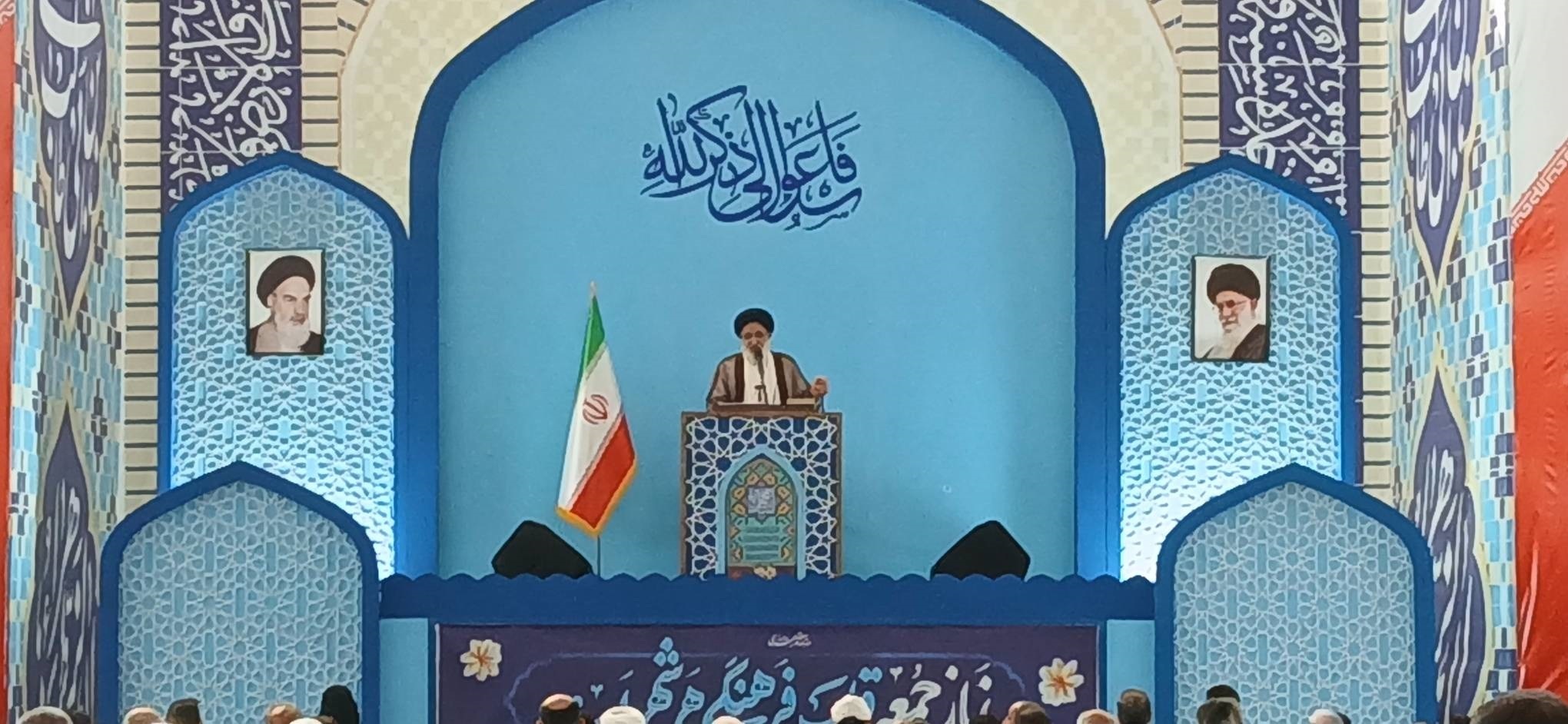 وحدت از ابتدای انقلاب تاکنون راهگشای بسیاری از مشکلات بوده و هست