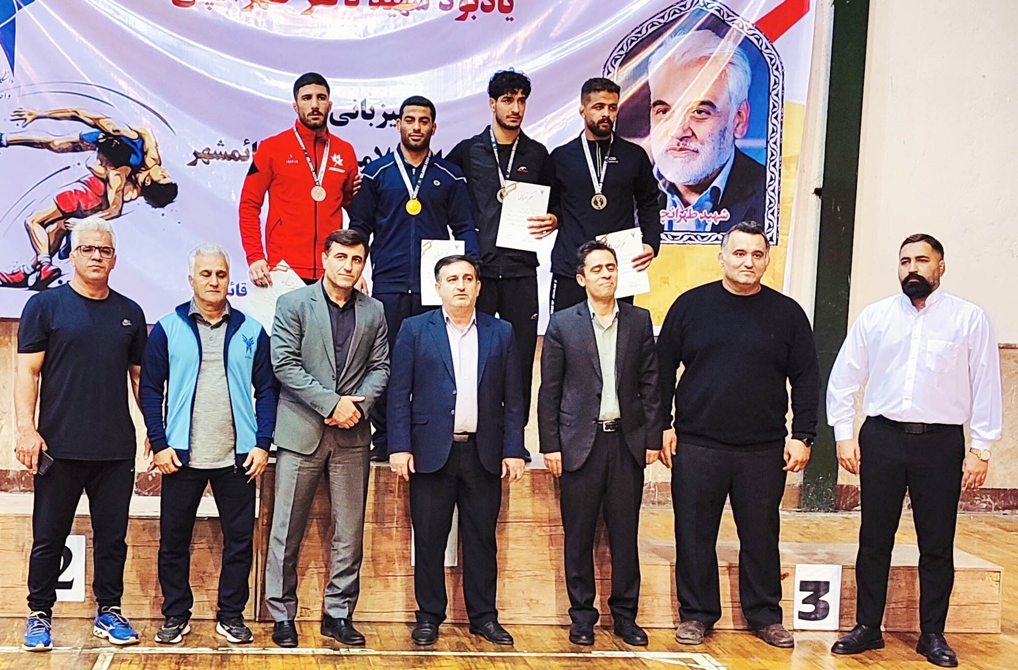 مدال طلای کشتی آزاد دانشجویان کشور بر گردن کشتی گیر لارستانی